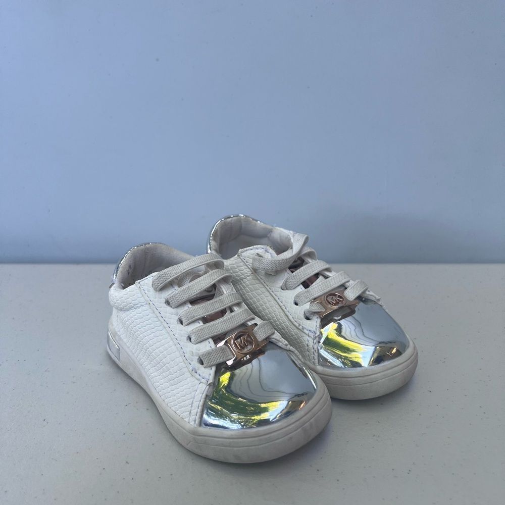 Michael Kors Baby Girl Shoes Sz 5 White Gold Silver